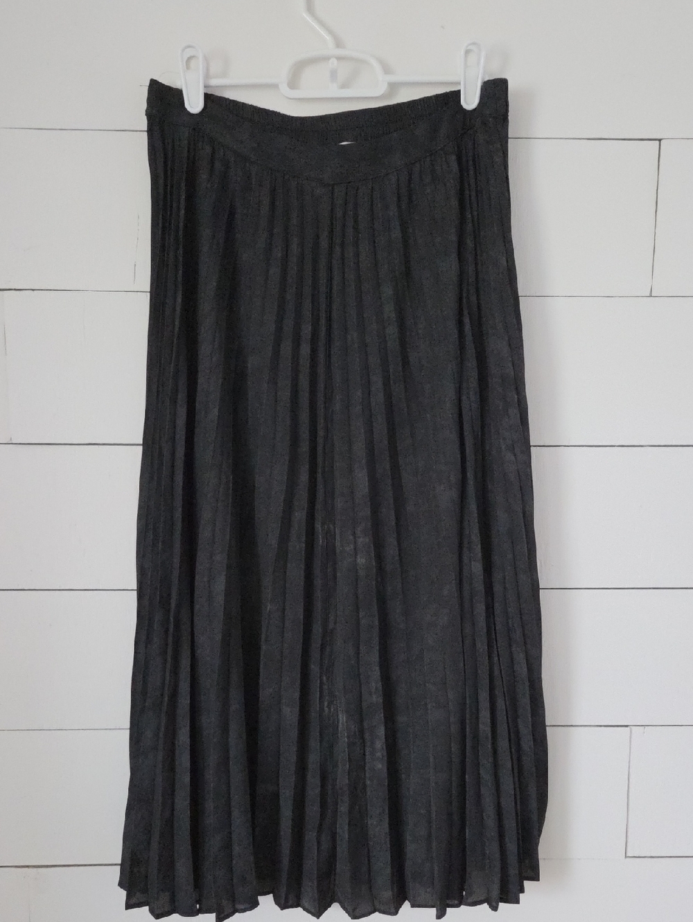 Skies Are Blue Black Pleated Midi Skirt